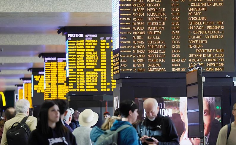 Italia në grevë 24-orëshe kundër krizës dhe luftës, bllokohen trenat, shkollat dhe spitalet